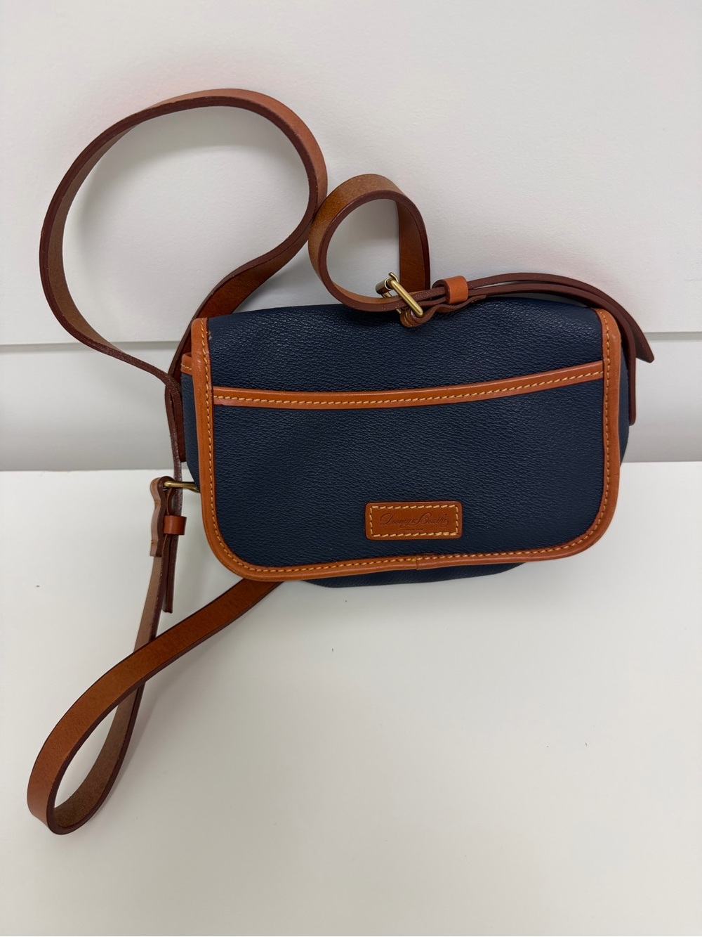 Vintage Dooney & Bourke Navy Crossbody Bag with Tan Trim - Picture 8 of 8